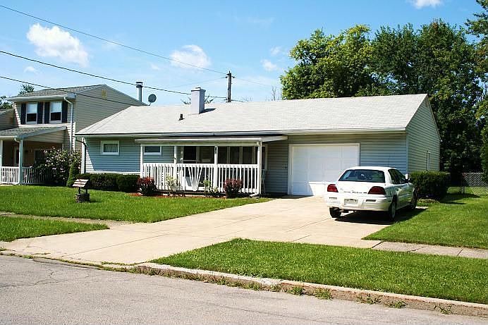 1st image of 10 Coronet Dr