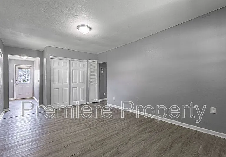 807 S Savage St — Photo 3