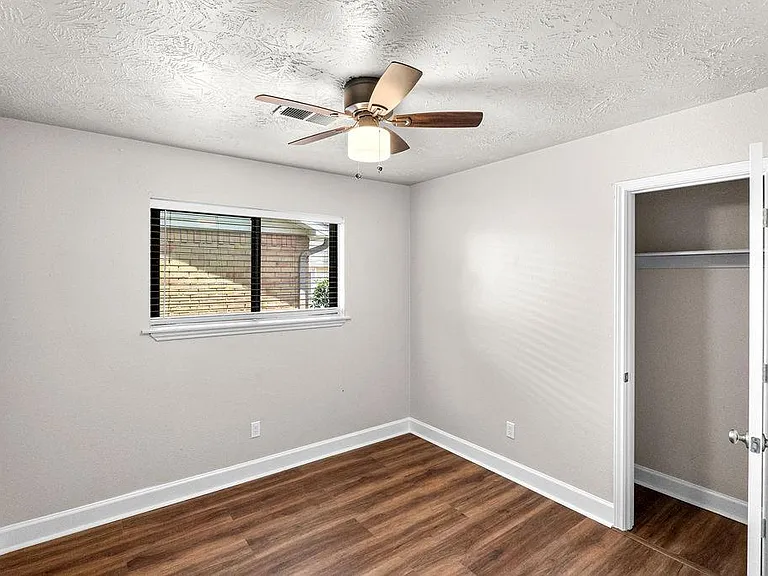 14910 Grassington Dr — Photo 9