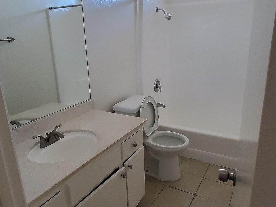 1st image of 3400 W Del Monte Dr APT 12