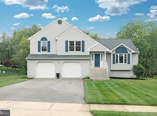 11 Ice House Dr, Stewartstown, PA 17363