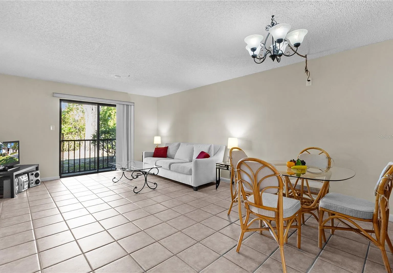 2 bed, 2.0 bath, 1065 sqft, $1,445 — Photo 2
