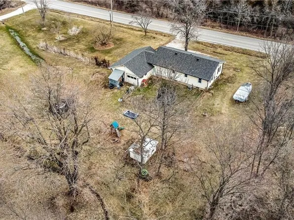 104 N Buckner Tarsney Rd, Buckner, MO 64016