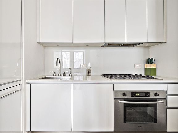 5th image of 25 Broad St APT 6R