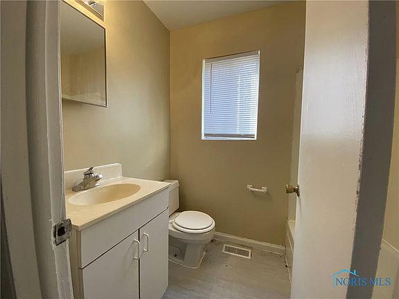 4th image of 1022 Liberty St