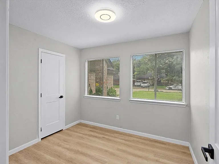 2601 Village Circle Dr — Photo 10