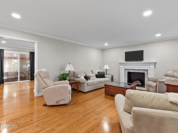3rd image of 8032 Hayden Dr