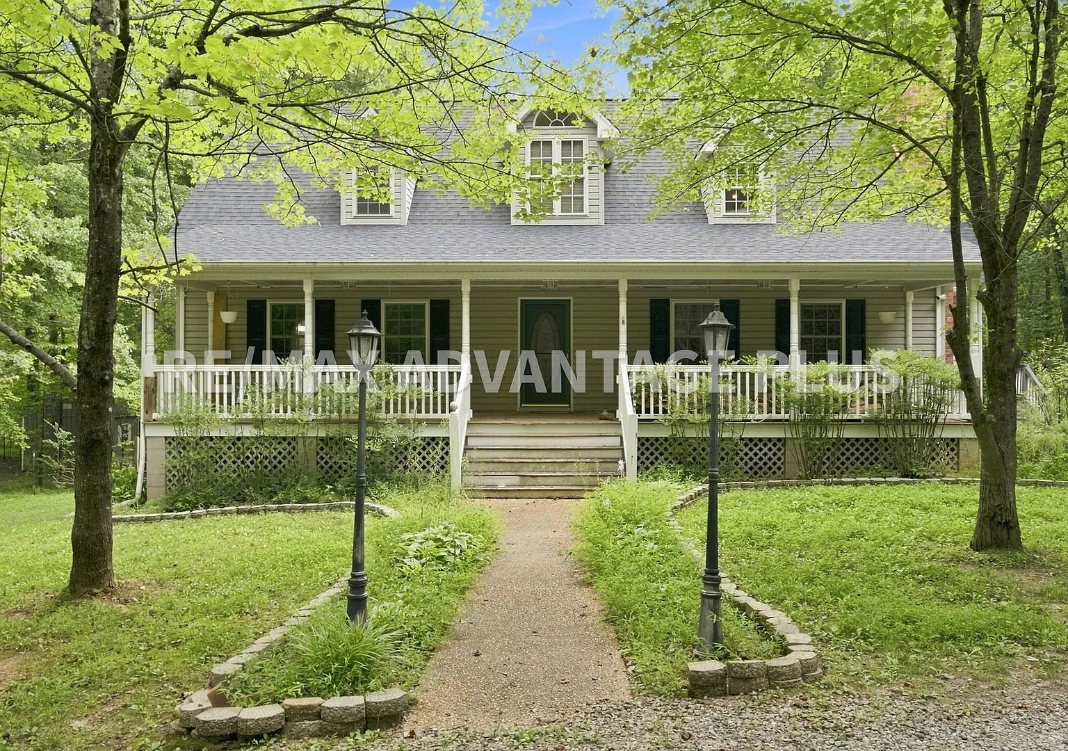 Cape Codstyle home in Farmville, VA — Photo 1