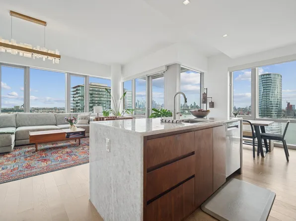 75 Park Lane South image 6 of 45