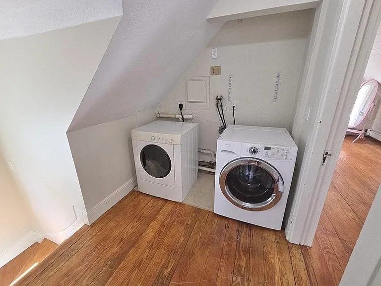 42 Grampian Way #3 — Photo 4