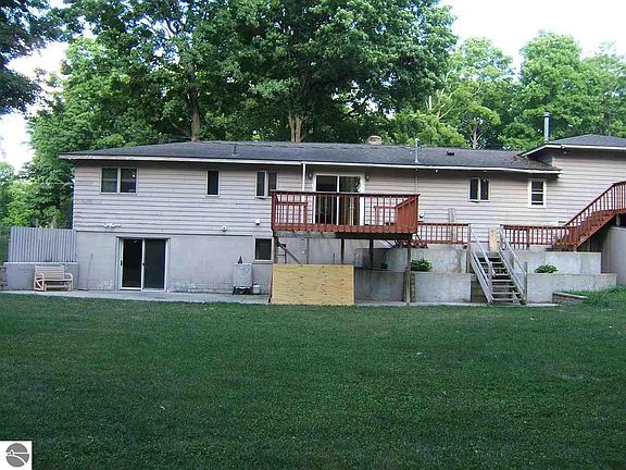 5th image of 3289 Crestview Dr