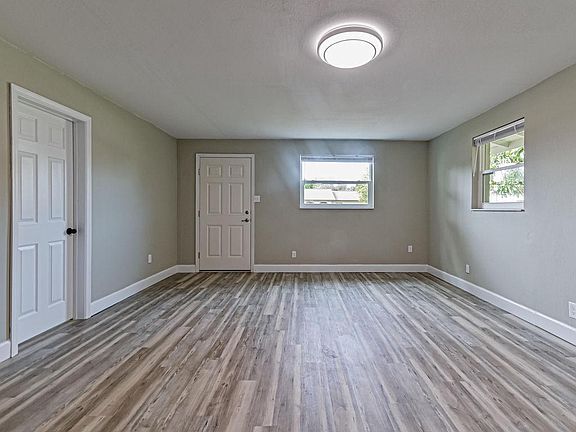 5th image of 1827 Carolina Ave
