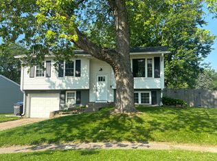 3222 Iverness Ct, Bettendorf, IA 52722