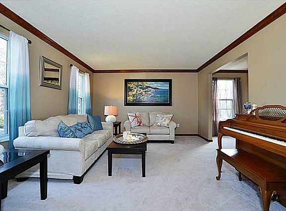 3rd image of 318 Yorktown Dr