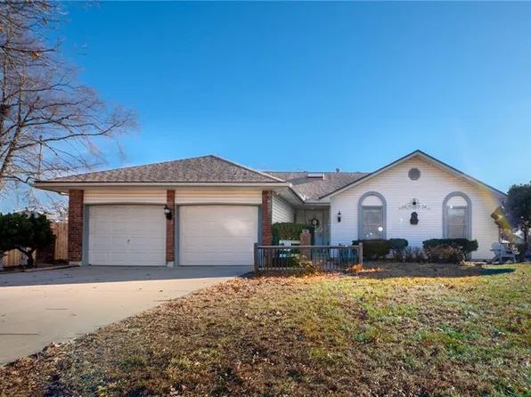 7801 N Garfield Ave, Gladstone, MO 64118