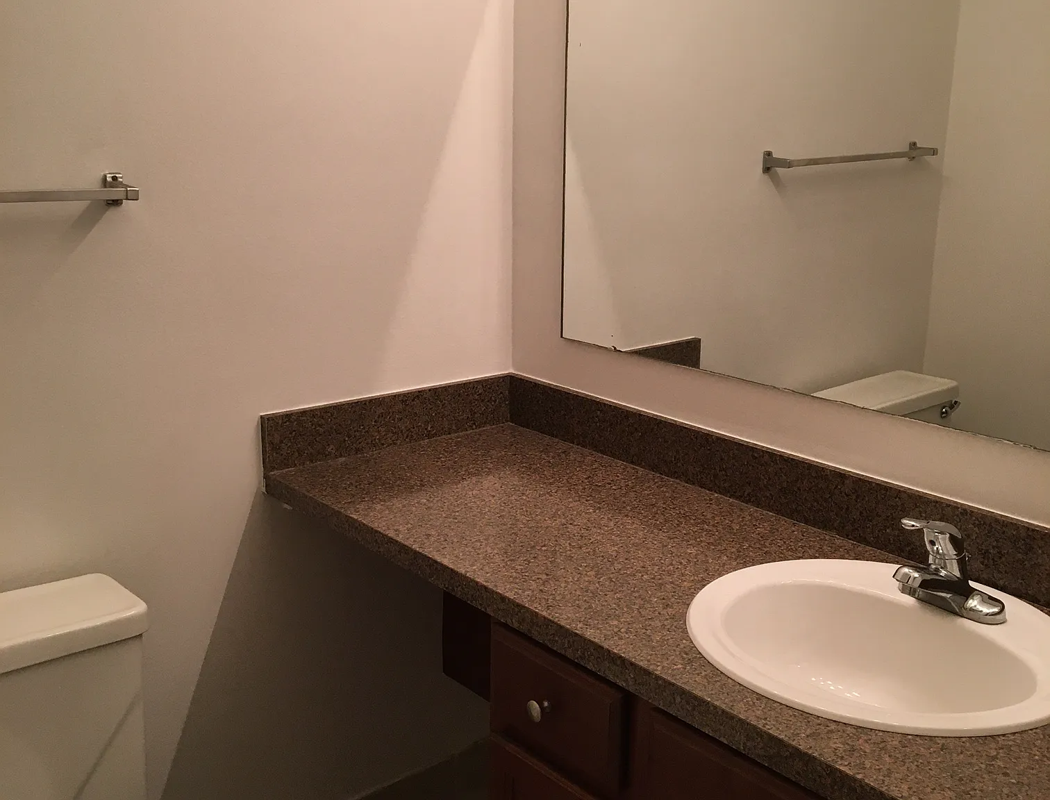 2 bed, 1.5 bath, 900 sqft, $1,250 — Photo 4