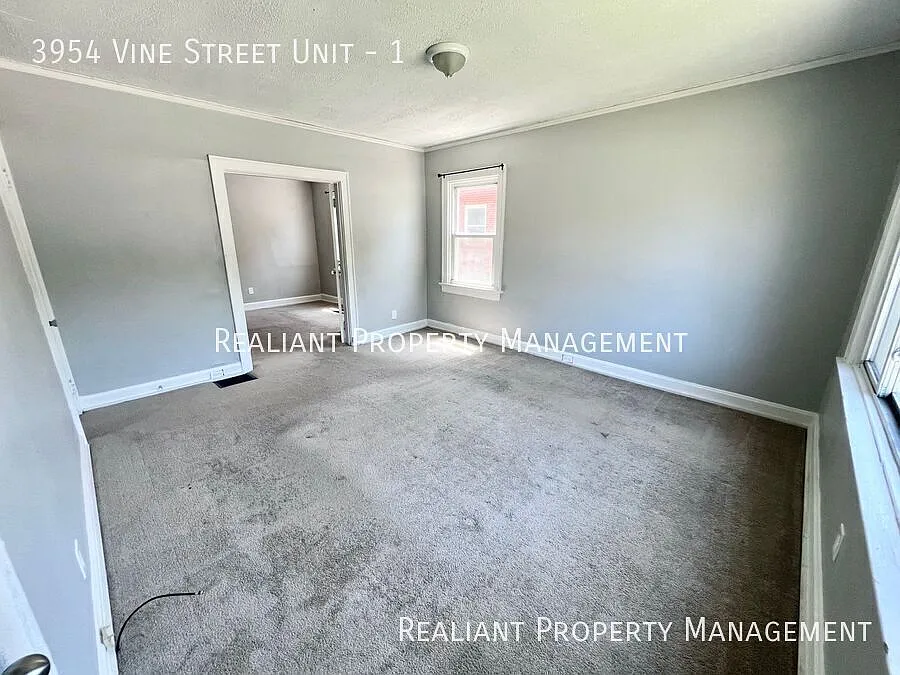 Building Photo - 3954 Vine St #1