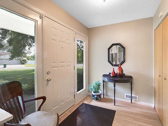 4th image of 6924 Candlewood Cir N