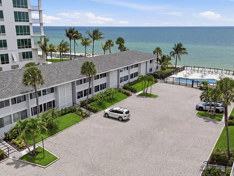 1065 Gulf Shore Blvd N #1 — Photo 10