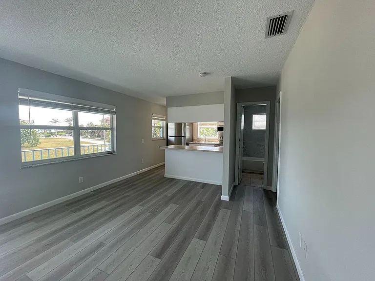 661 Hernando St — Photo 29