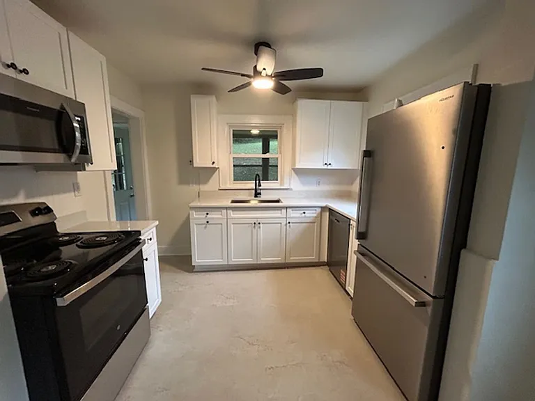 408 Orchard Dr — Photo 2