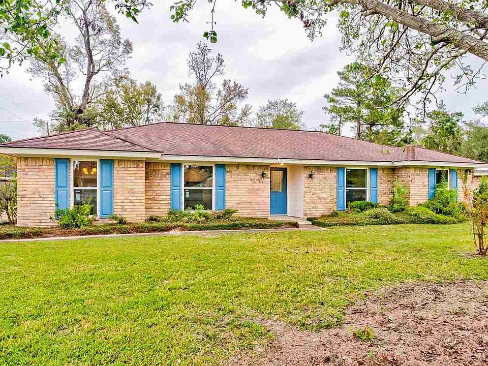 1st image of 26 Enchanted Oaks St