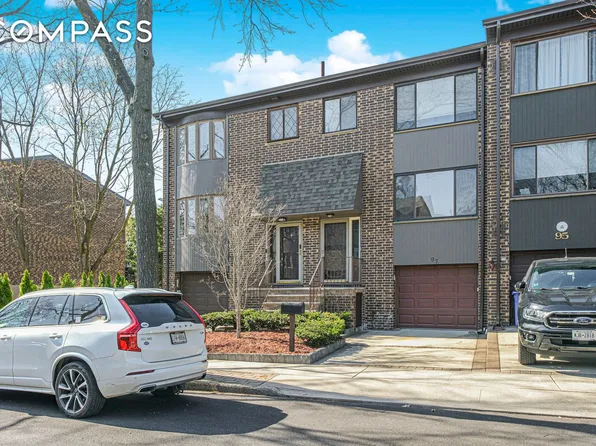 97 Dogwood Ln #1, Staten Island, NY 10305