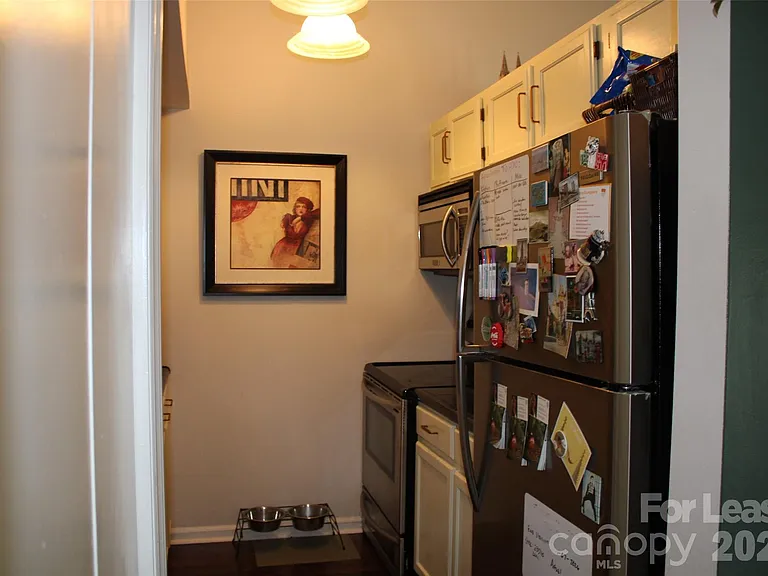 430 Queens Rd — Photo 2