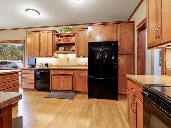 5th image of 204 Ridge Dr