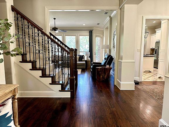 5th image of 140 Red Oak Ct