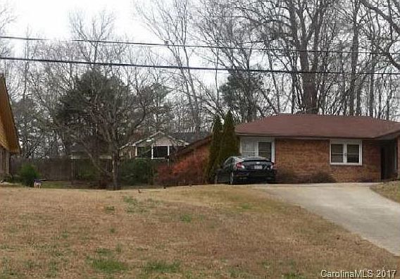 1st image of 2634 Lakewood Dr #24
