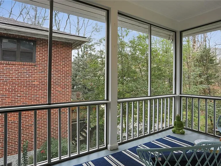 961 E Rock Springs Rd NE — Photo 10