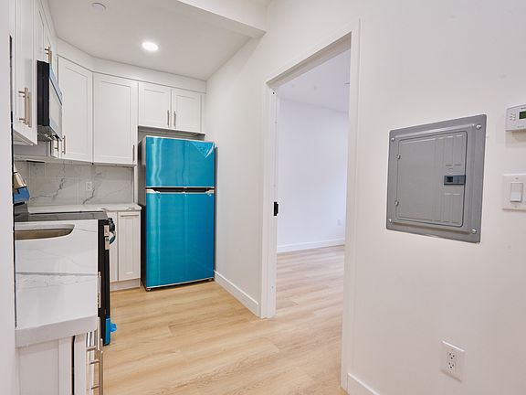 4th image of 2305 Belmont Ave #101