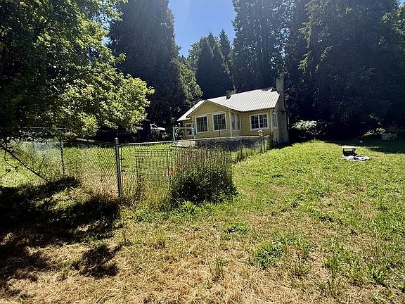 3rd image of 301 Humphrey Addition Rd