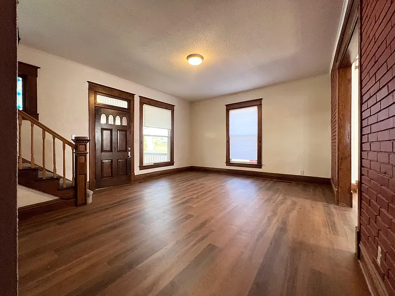 539 W Jefferson St — Photo 3