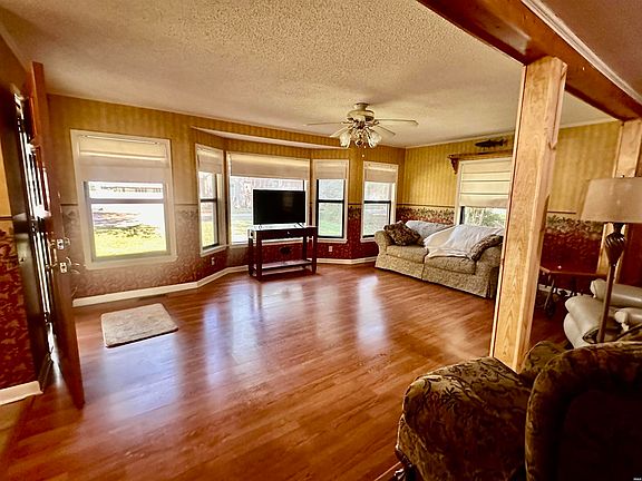 4th image of 1154 Lake Dr