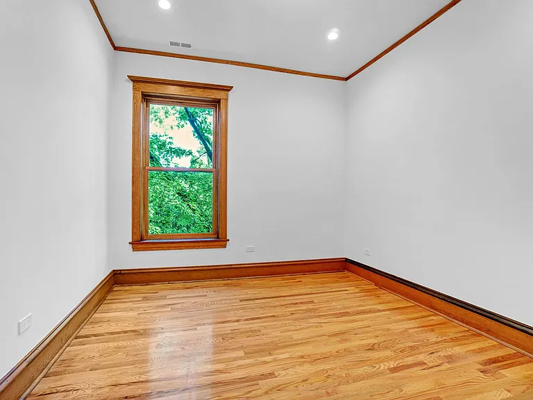 1233 N Hoyne Ave #2 — Photo 2