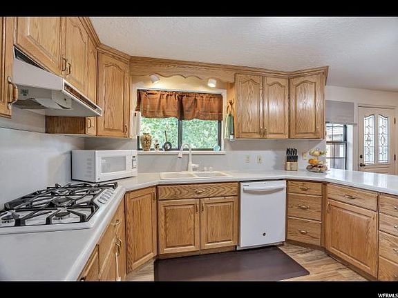 5th image of 9139 S Julie Ann Way