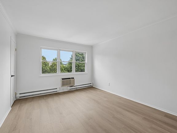 4th image of 110 Cedar Rd #1-23