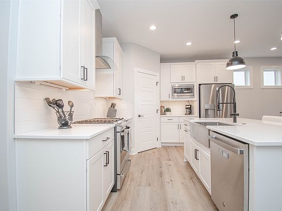 4th image of 14301 Sutton Dr