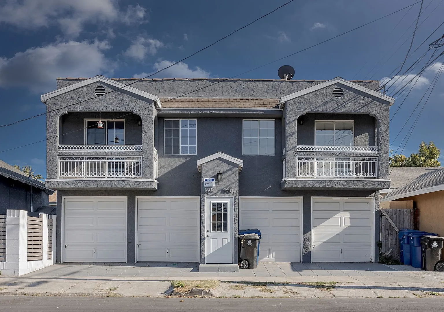 Beautiful 1BR 1BA Unit with Attached 1-Car Garage Located Near USC — Photo 1