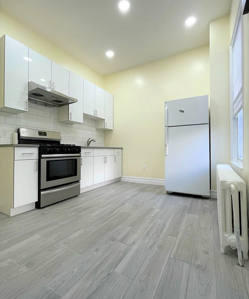 16 Tonnele Ave — Photo 1