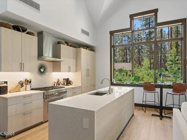 33 Beach Club Dr #506, Stateline, NV 89449