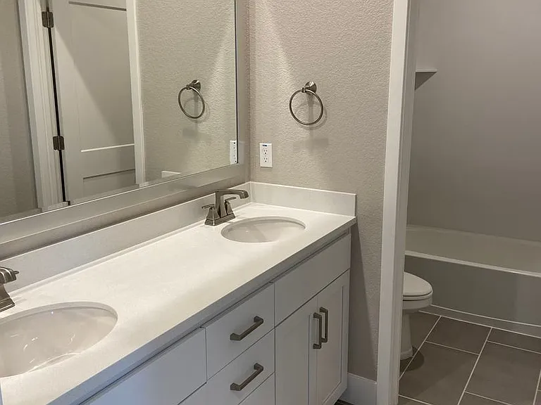 1466 Seneca Cir — Photo 18