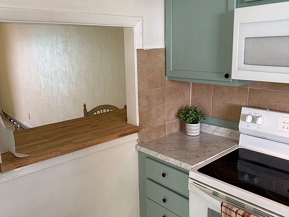 4th image of 2421 N Oleander Ave #3