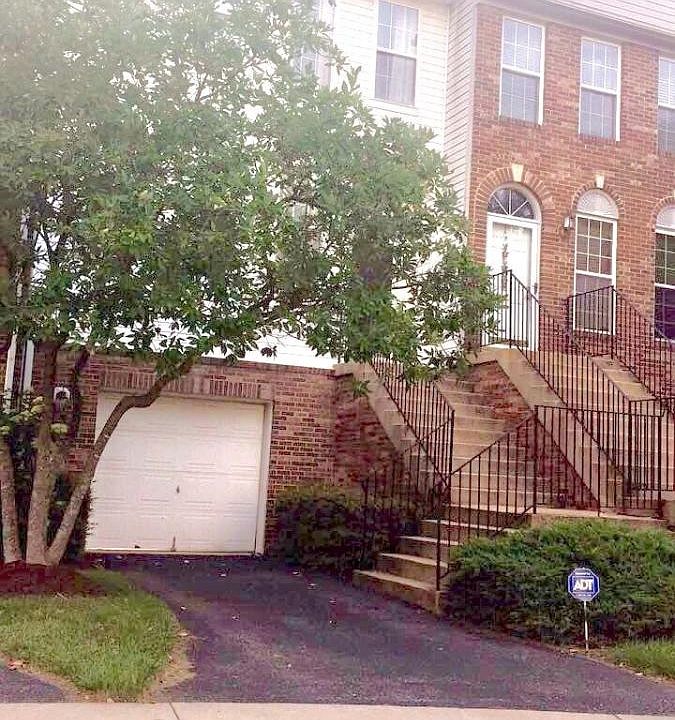 9139 Carriage House View