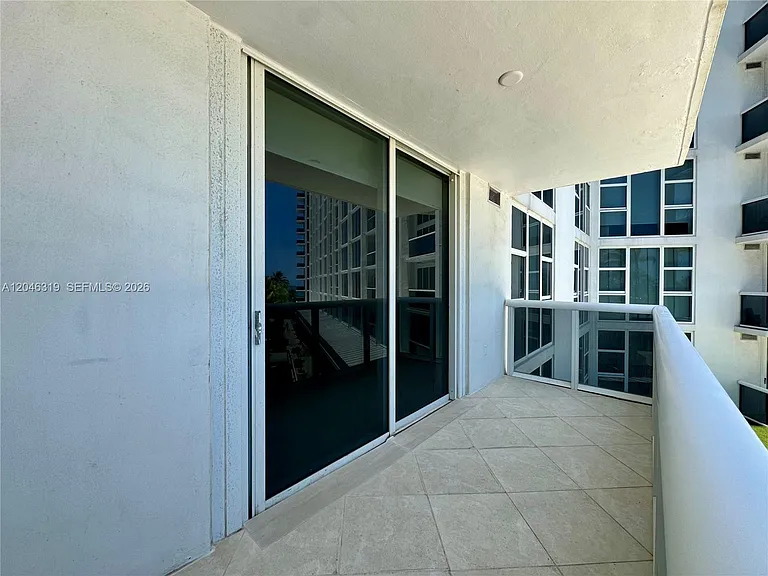 10275 Collins Ave #318 — Photo 26