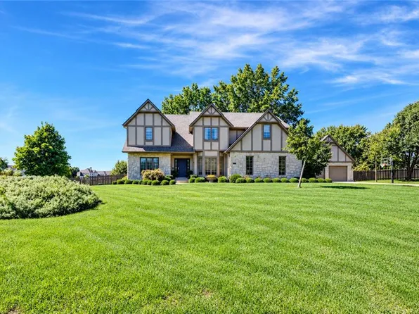 17554 Cody St, Overland Park, KS 66221