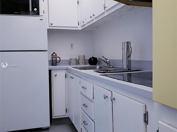 3rd image of 1000 West Ave APT 730