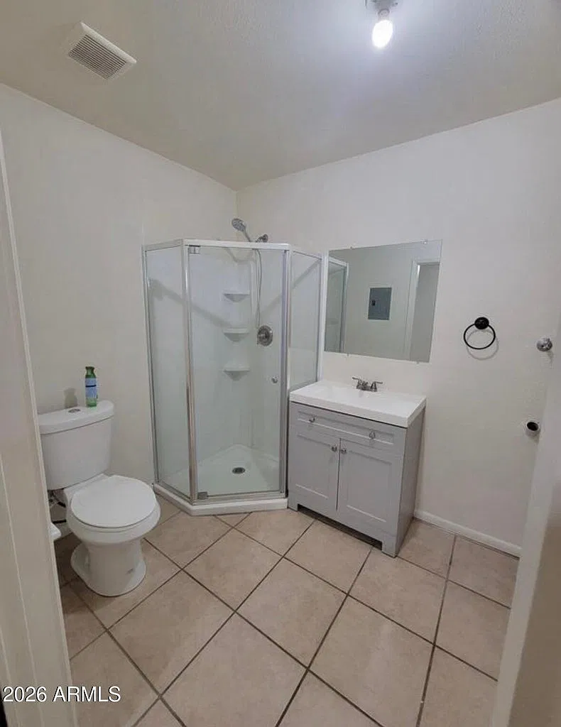 3 bed, 850 sqft, $1,595 — Photo 3